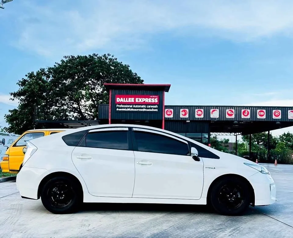 2012 Toyota Prius III 2