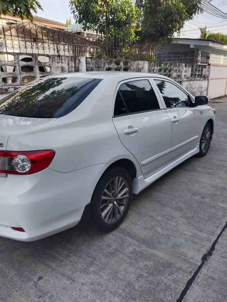 2013 Toyota Corolla Altis X (E140) 3