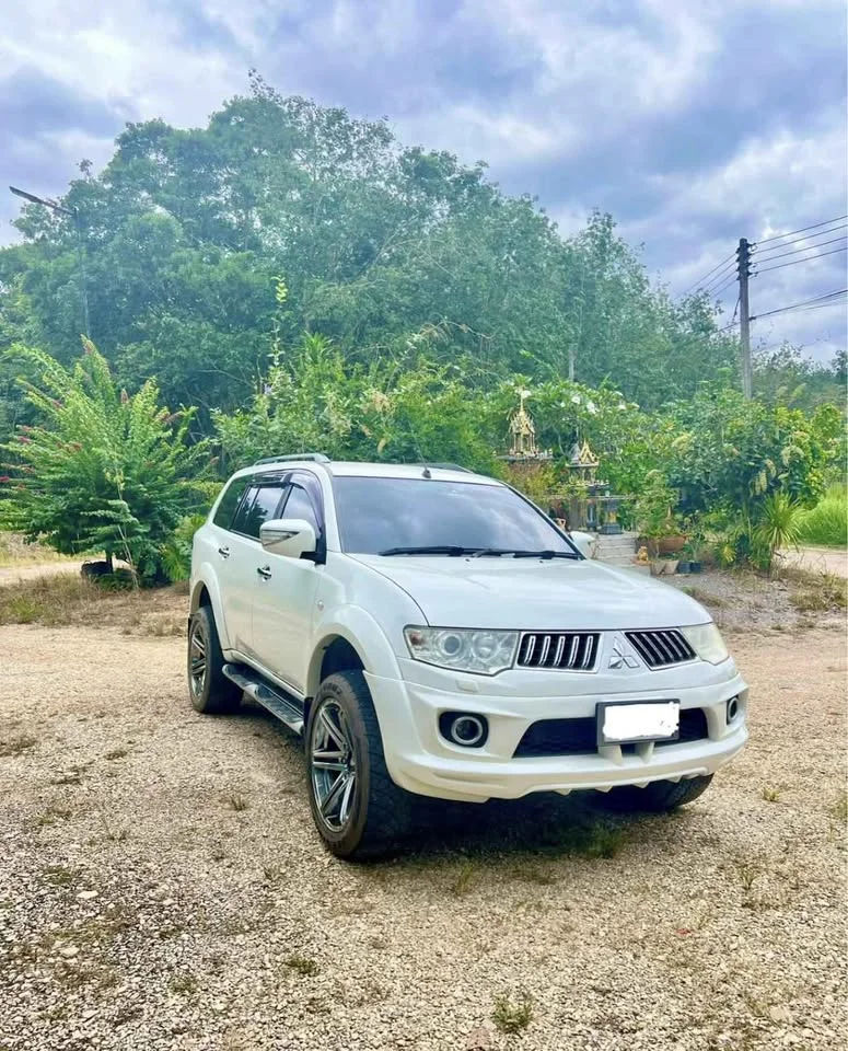 2011 Mitsubishi Pajero Sport II 2