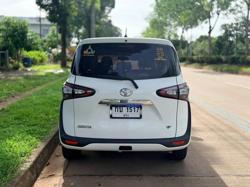 2016 Toyota Sienta II 2