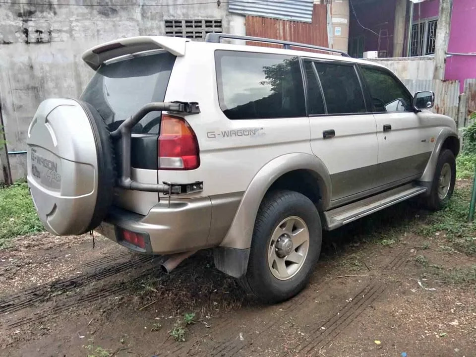 2000 Mitsubishi Strada G-Wagon 2