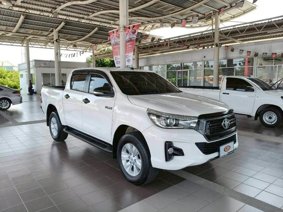 2017 Toyota Hilux VIII 2
