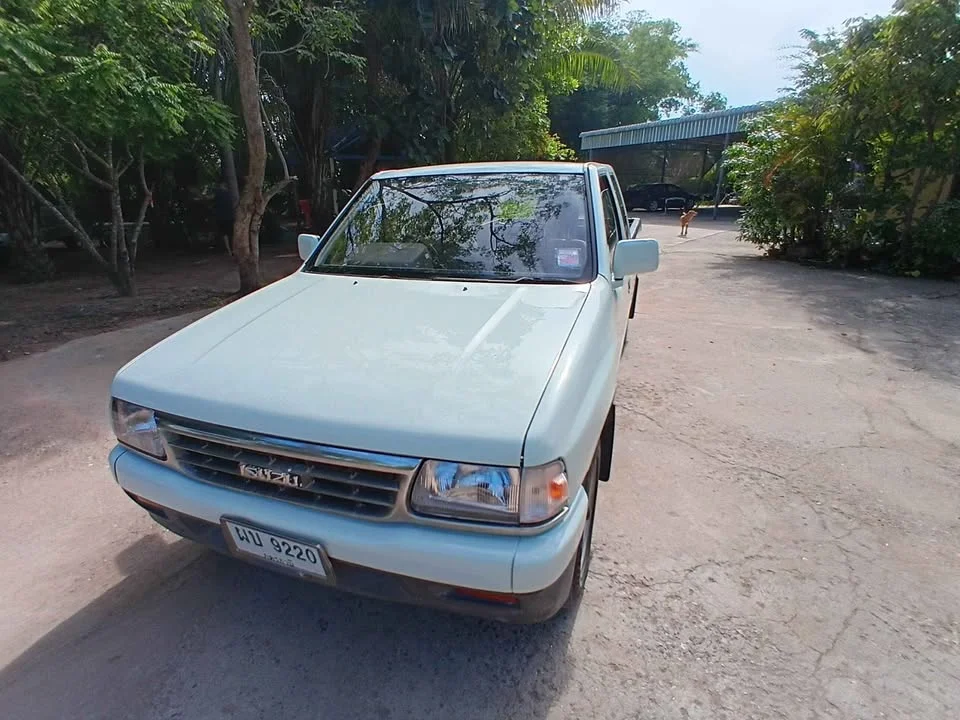 Isuzu TFR III 2