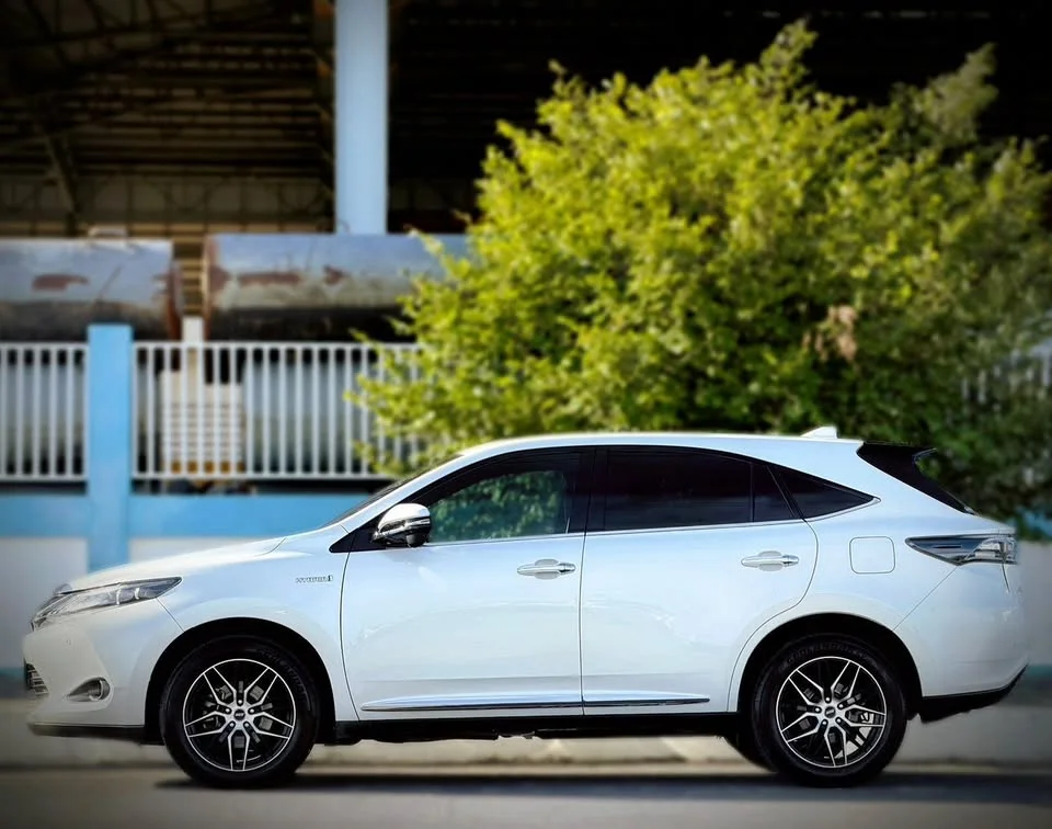 2015 Toyota Harrier III 3
