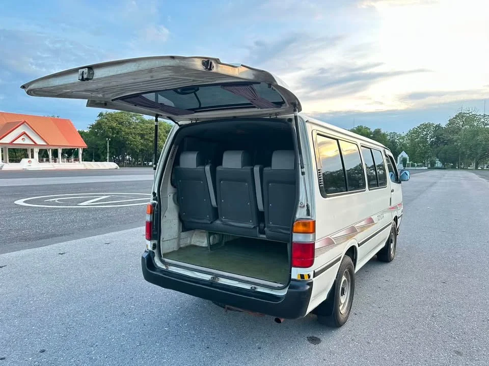 2004 Toyota Commuter IV (H100) 2