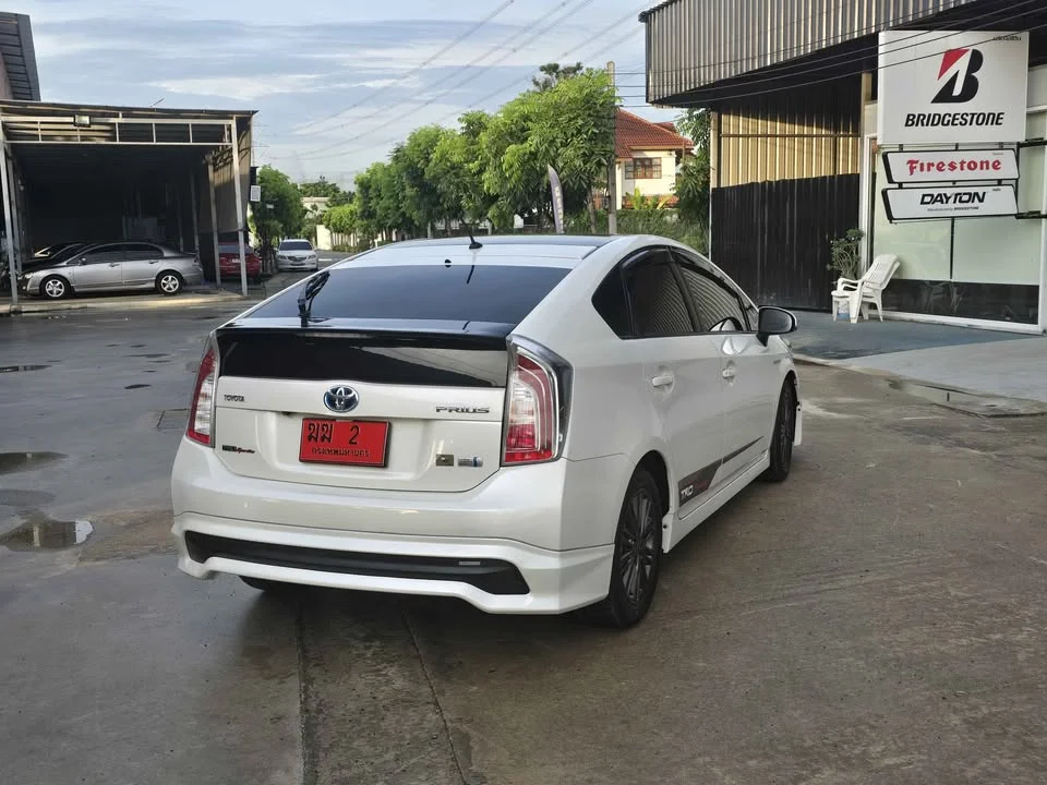 2014 Toyota Prius III 3