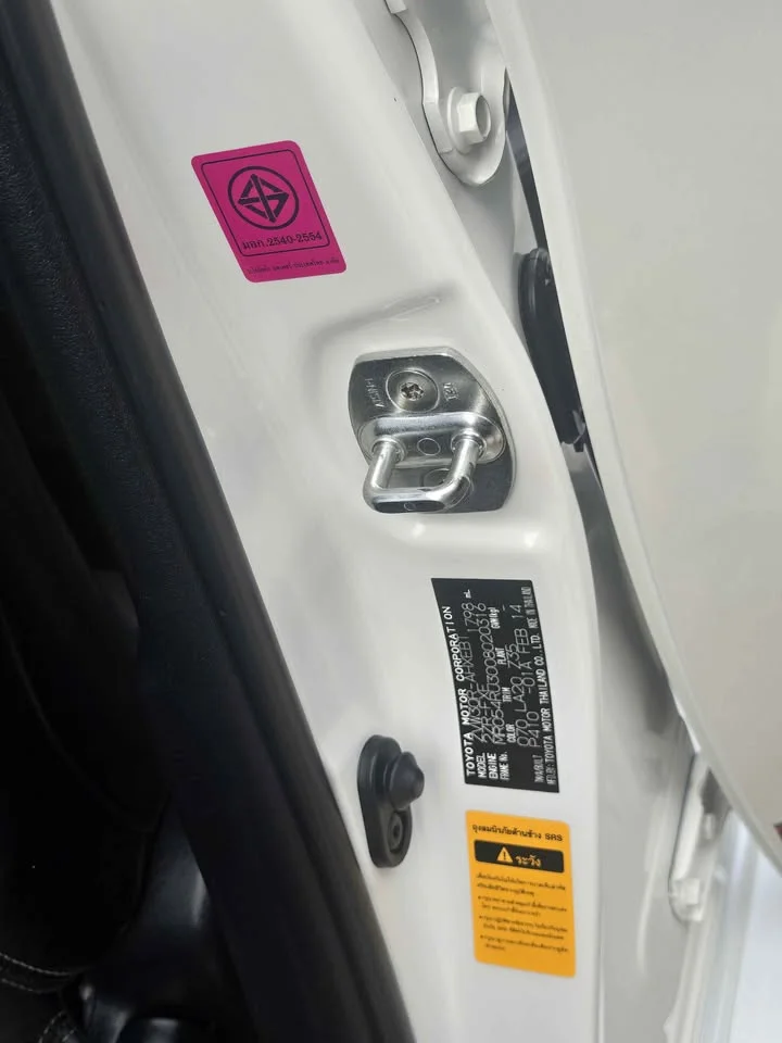 2014 Toyota Prius III 2