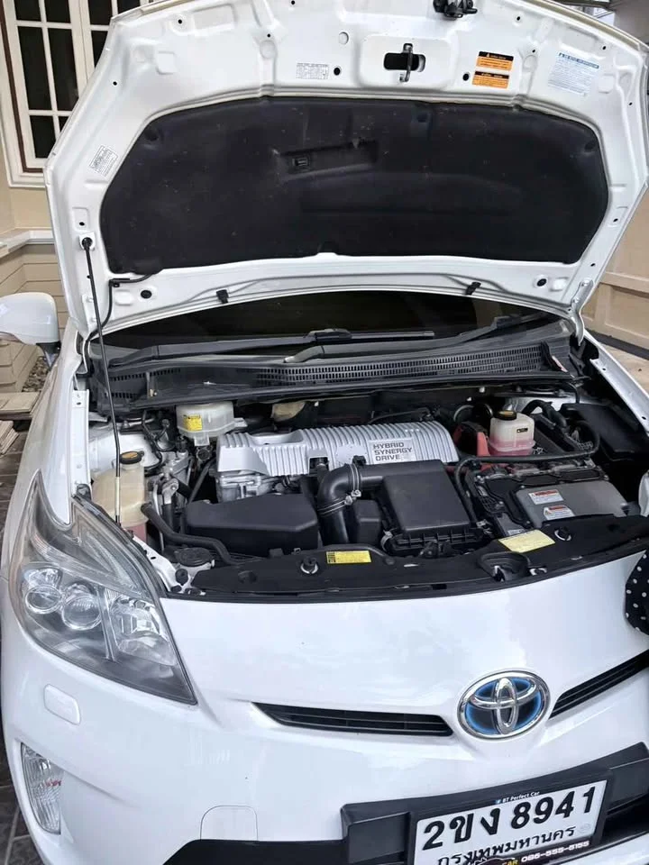 2013 Toyota Prius III 2