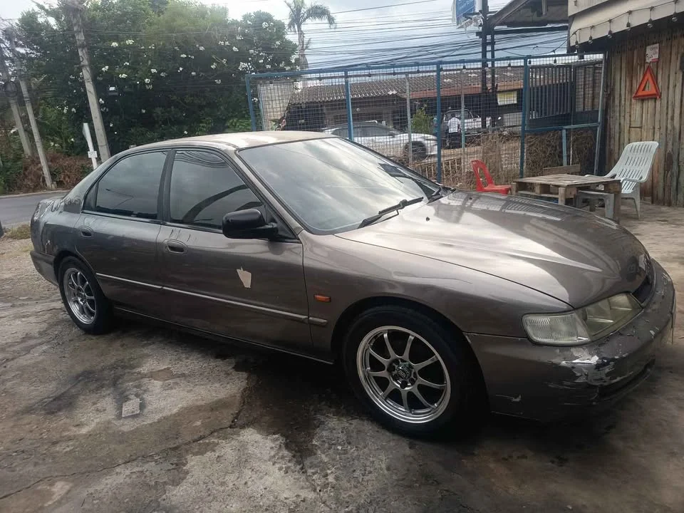 1995 Honda Accord V 2