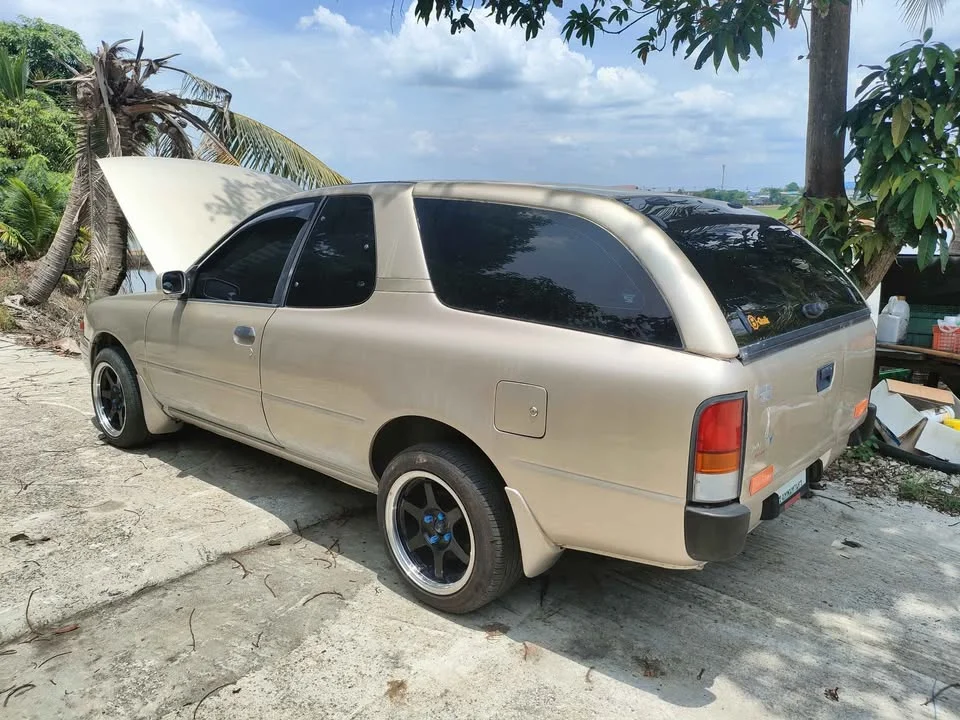 1995 Nissan NV 2