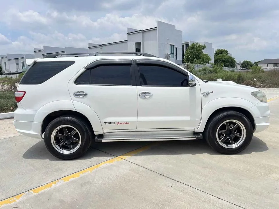 2009 Toyota Fortuner I 3