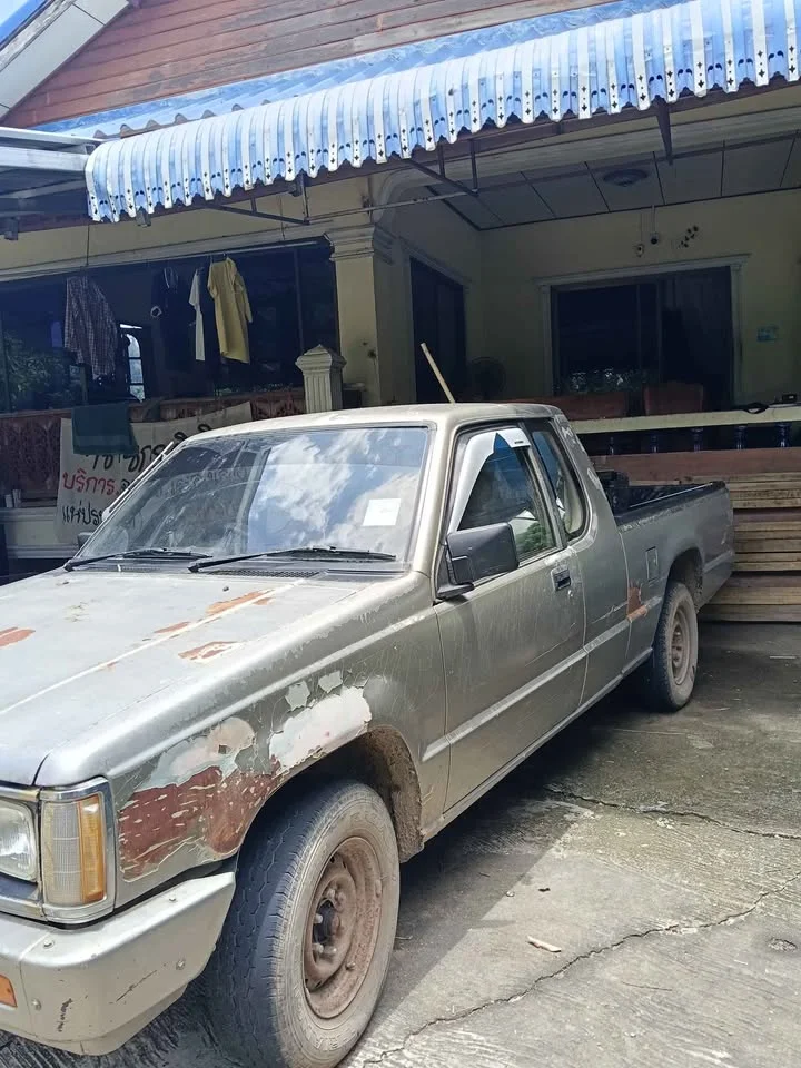 1995 Mitsubishi Triton II 2