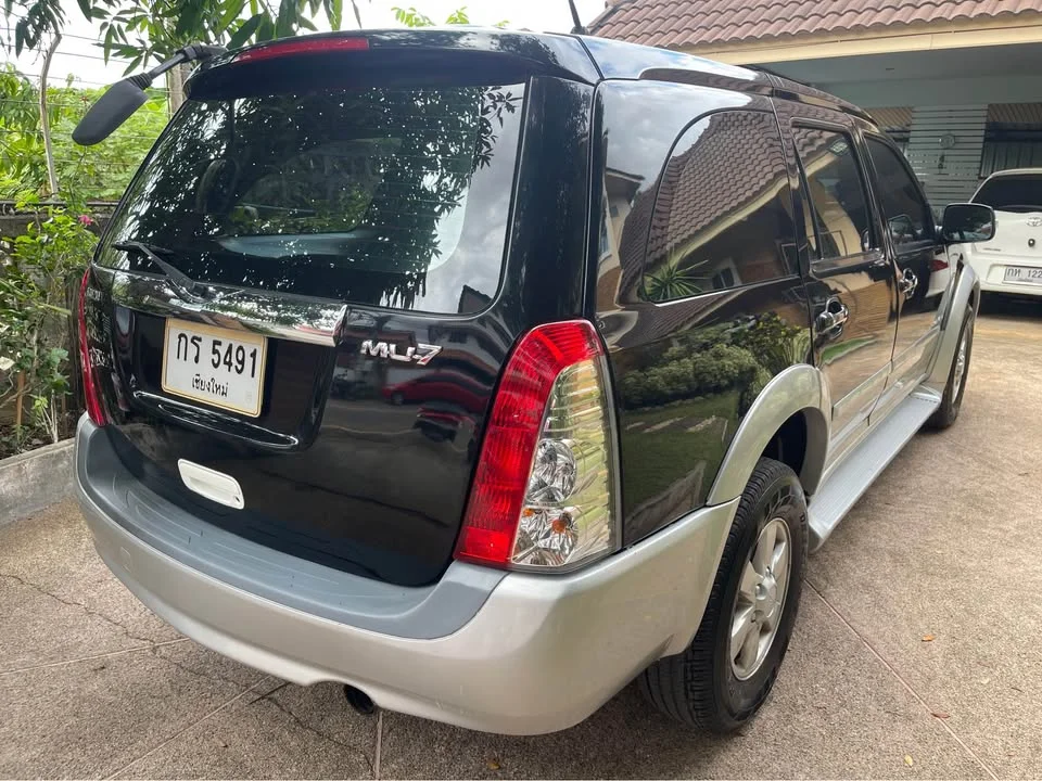 2005 Isuzu MU-7 3
