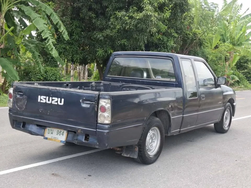 1996 Isuzu TFR III 2