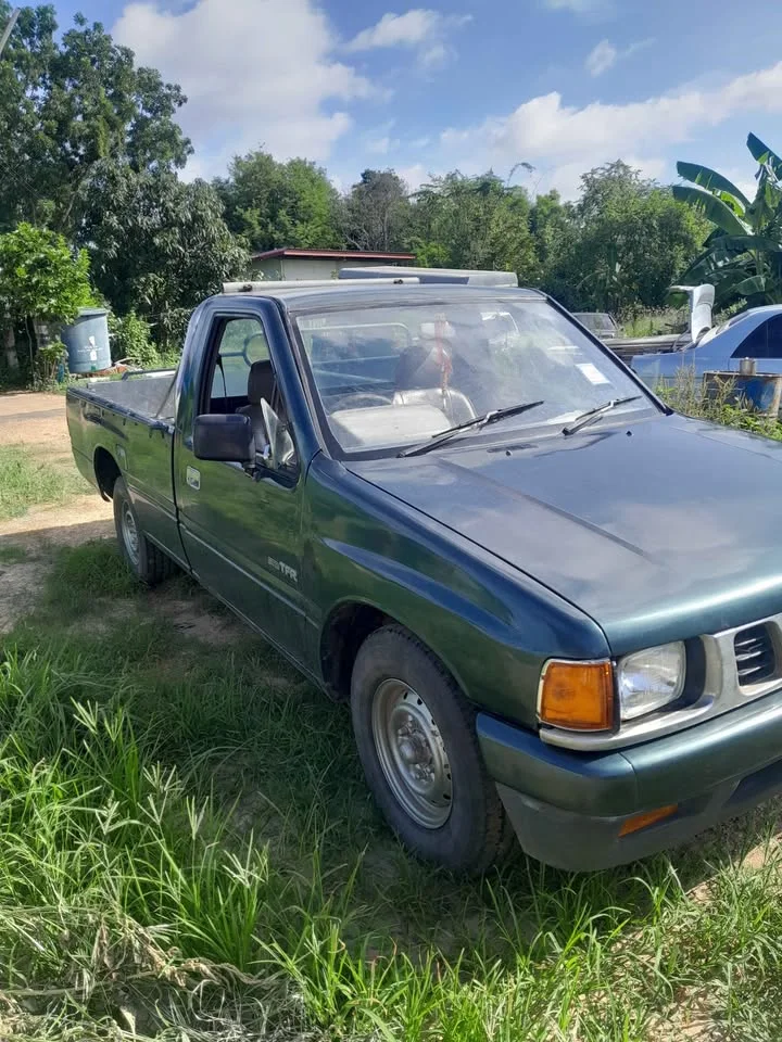 Isuzu TFR III 2