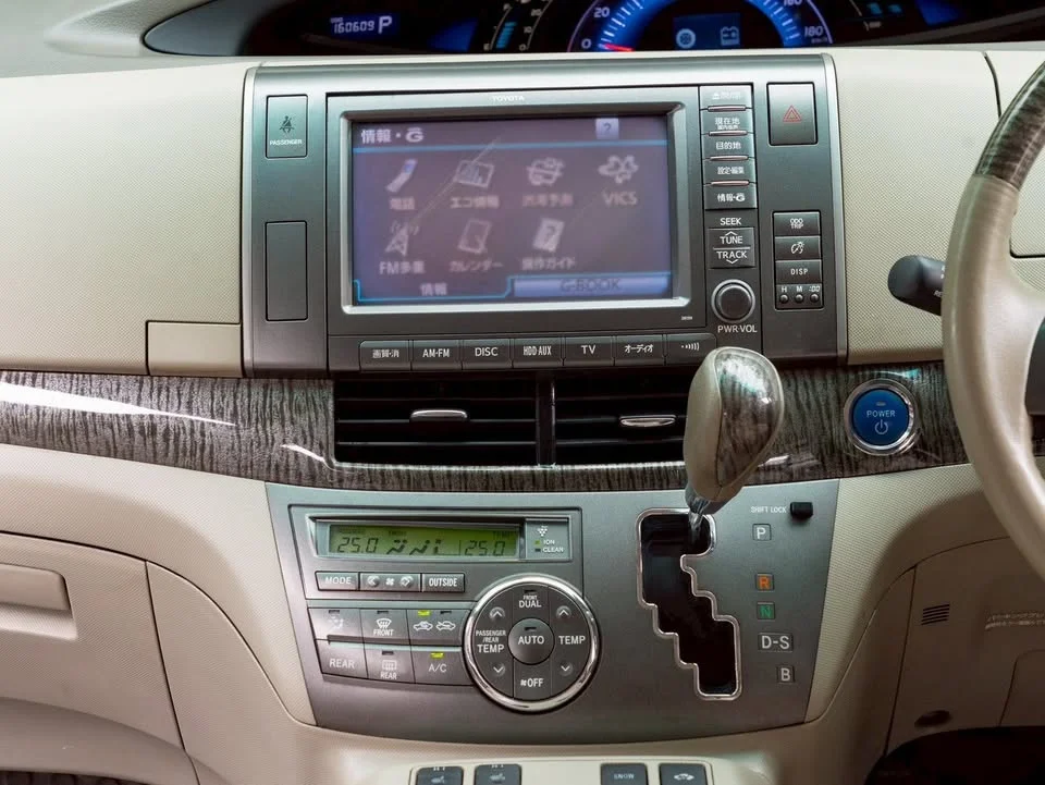 2010 Toyota Estima III 2