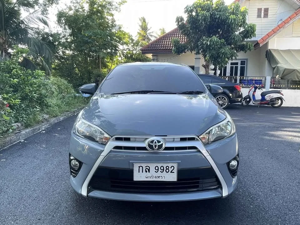 2015 Toyota Yaris III 2