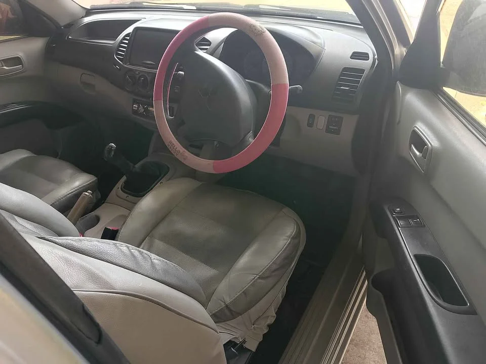 2005 Mitsubishi Triton IV 2