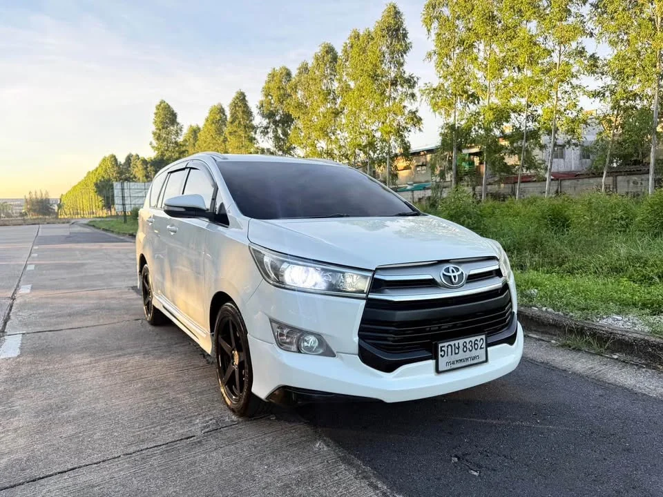 2017 Toyota Innova II 2