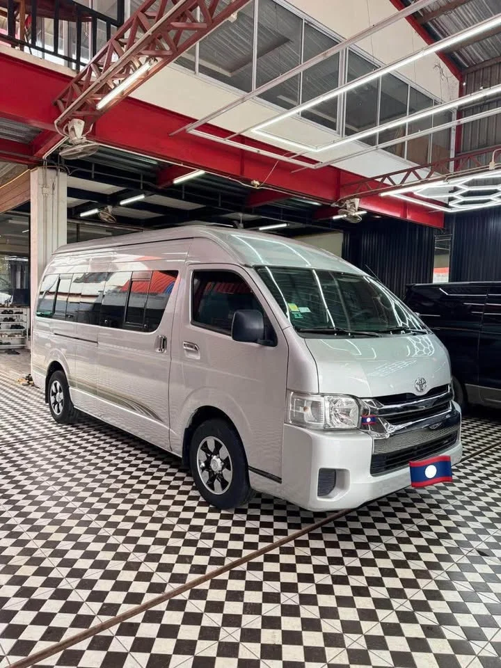 2010 Toyota Commuter V (H200) 2