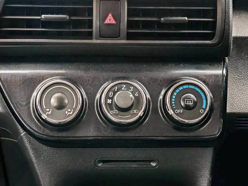 2017 Toyota Sienta II 3