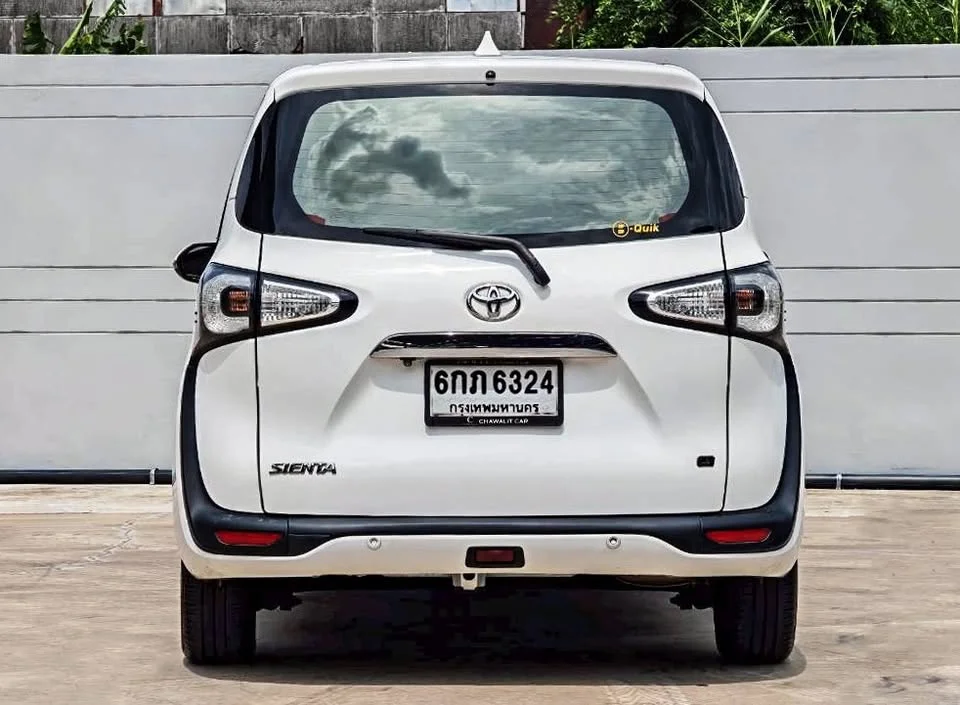 2017 Toyota Sienta II 3