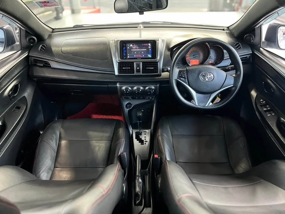 2014 Toyota Yaris III 2