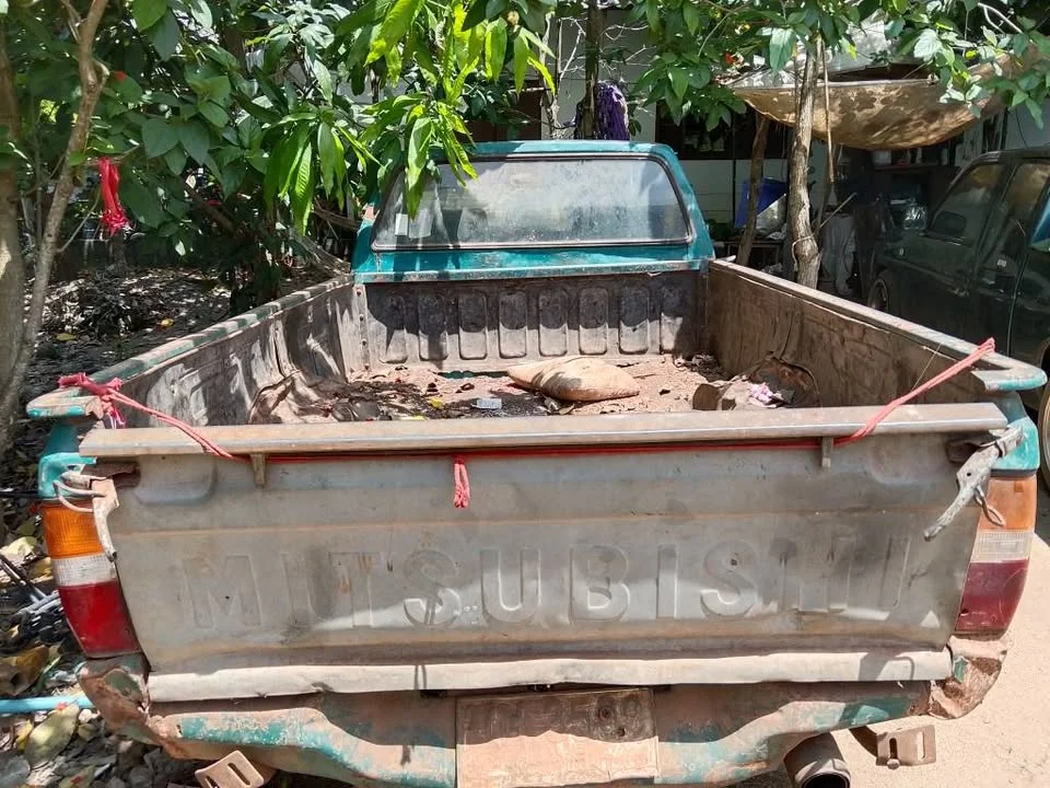 1996 Mitsubishi Triton II 3