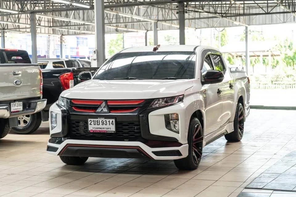 2022 Mitsubishi Triton V 3