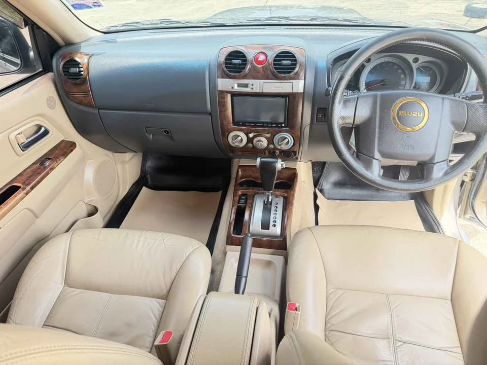 2008 Isuzu MU-7 3