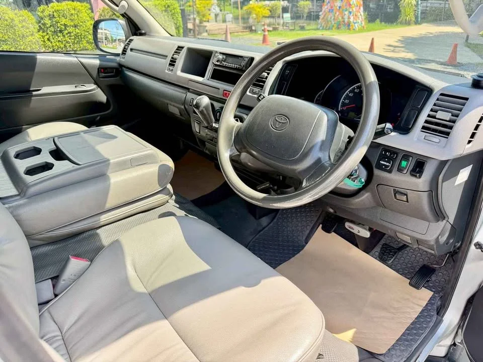 2009 Toyota Commuter V (H200) 3