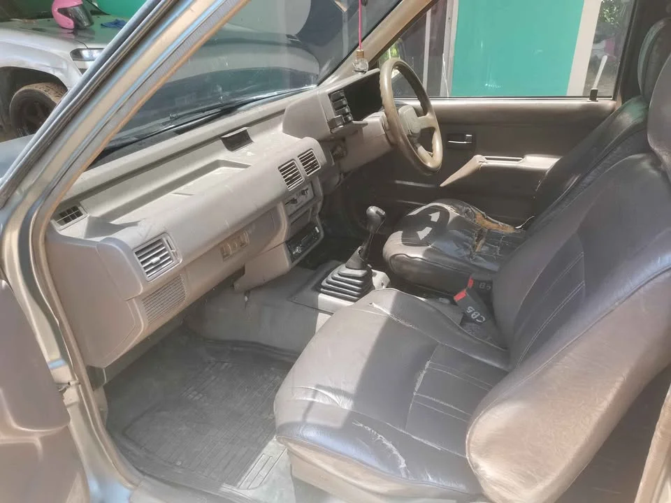 Isuzu TFR III 2