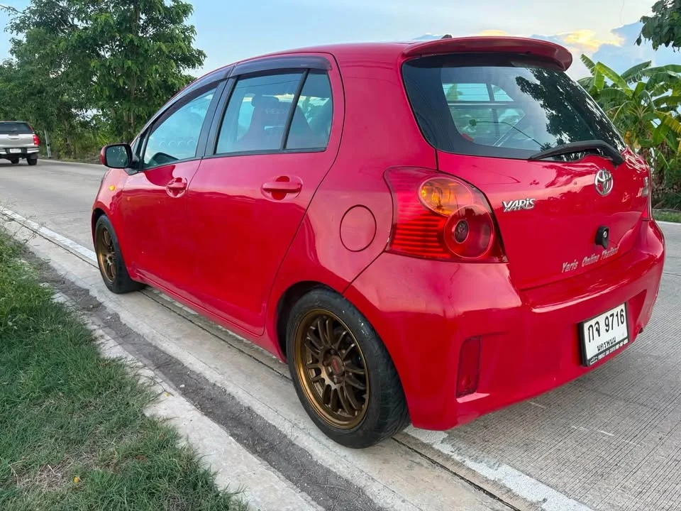 2013 Toyota Yaris II 2