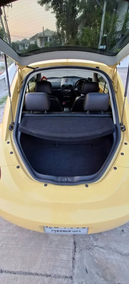 2010 Volkswagen New Beetle 3