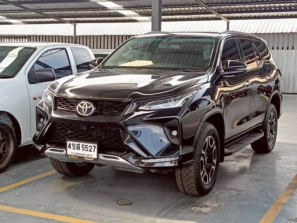 2023 Toyota Fortuner II 3
