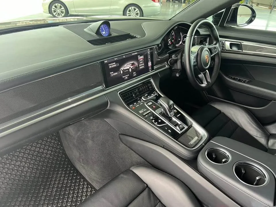 2019 Porsche Panamera II 2