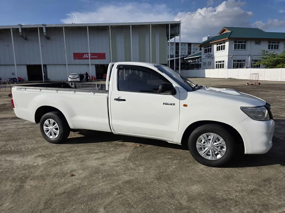 2013 Toyota Hilux VII 2