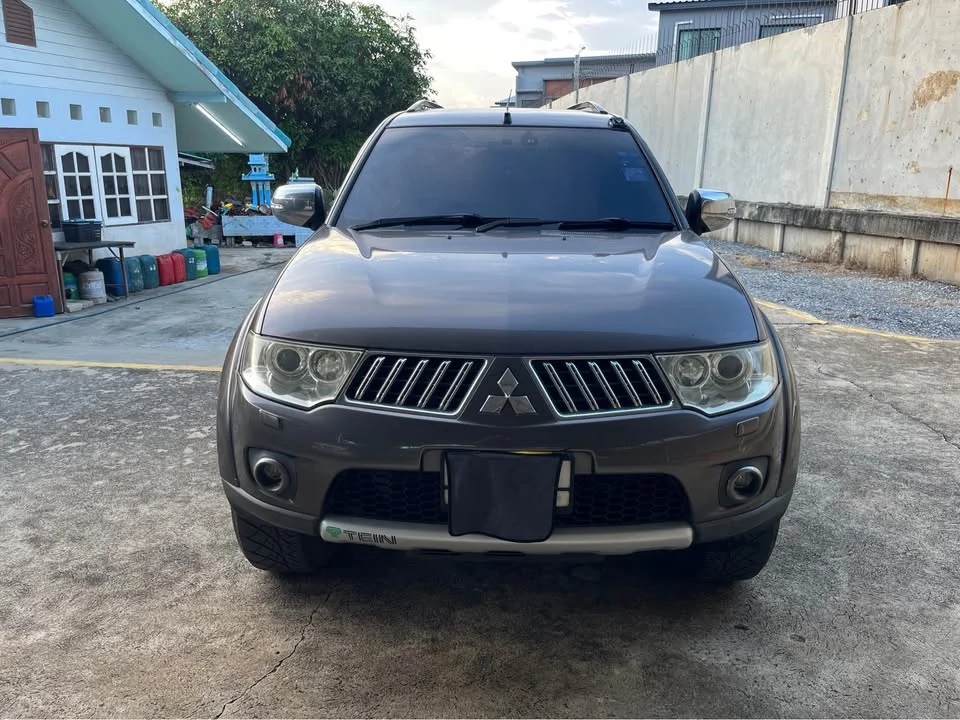 2012 Mitsubishi Pajero Sport II 2