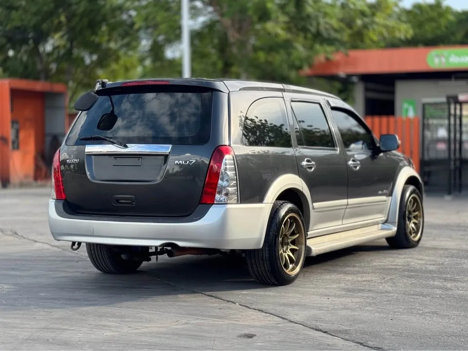 2005 Isuzu MU-7 3