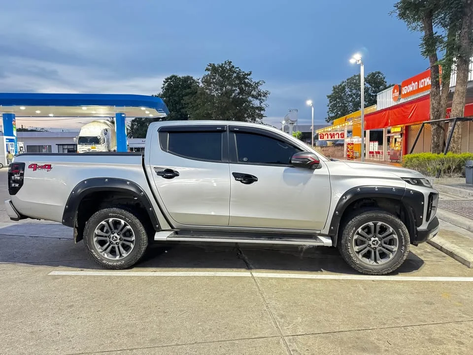 2020 Mitsubishi Triton V 3
