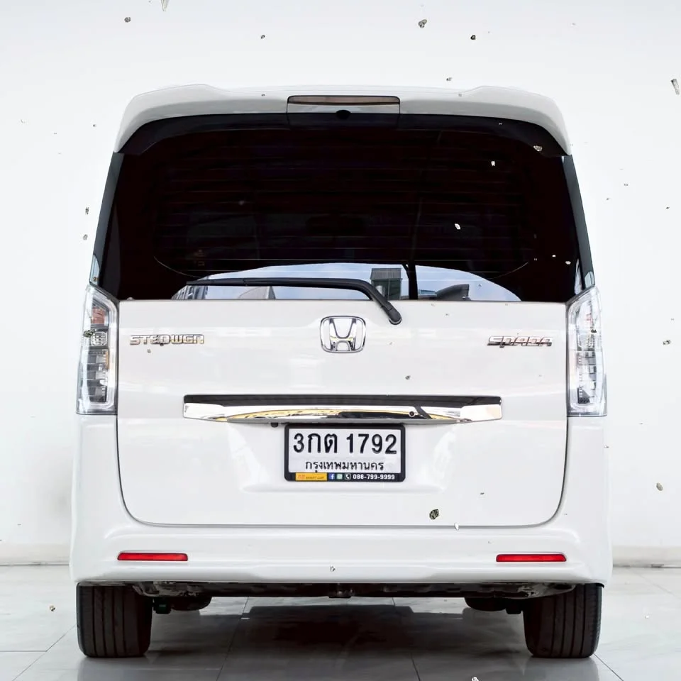 2014 Honda Stepwgn IV 2