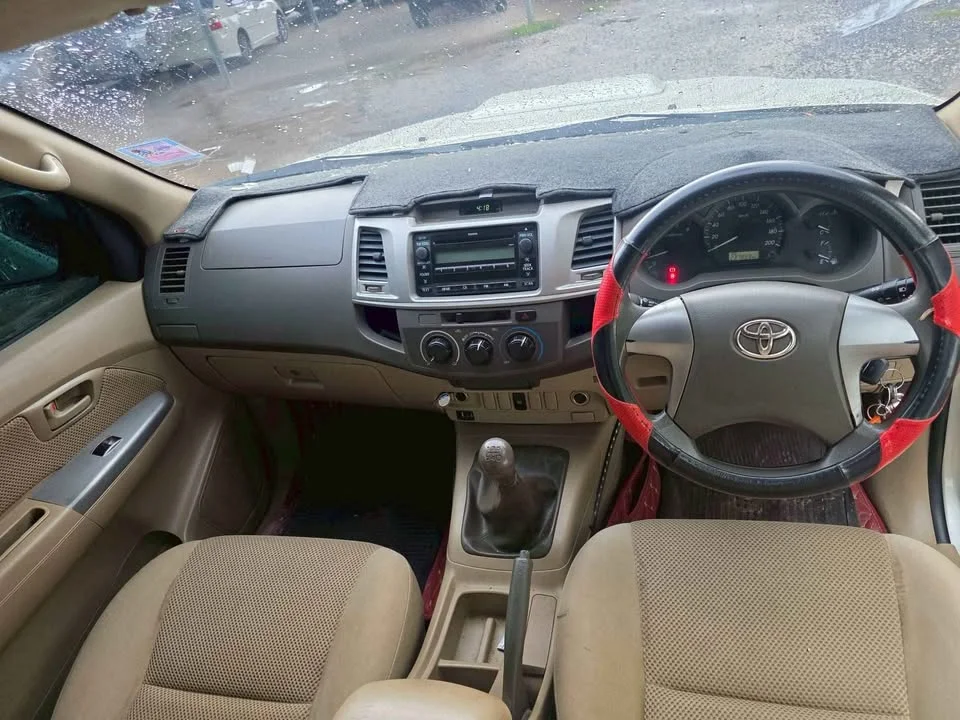2012 Toyota Hilux VII 2