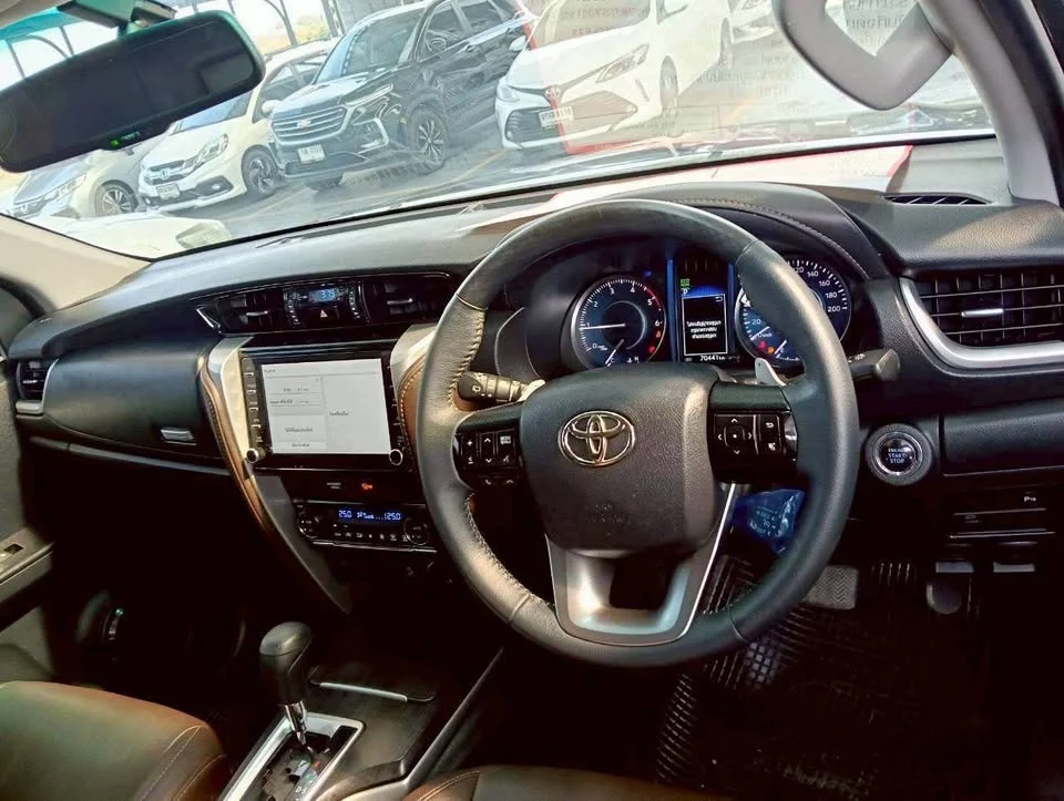 2023 Toyota Fortuner II 3