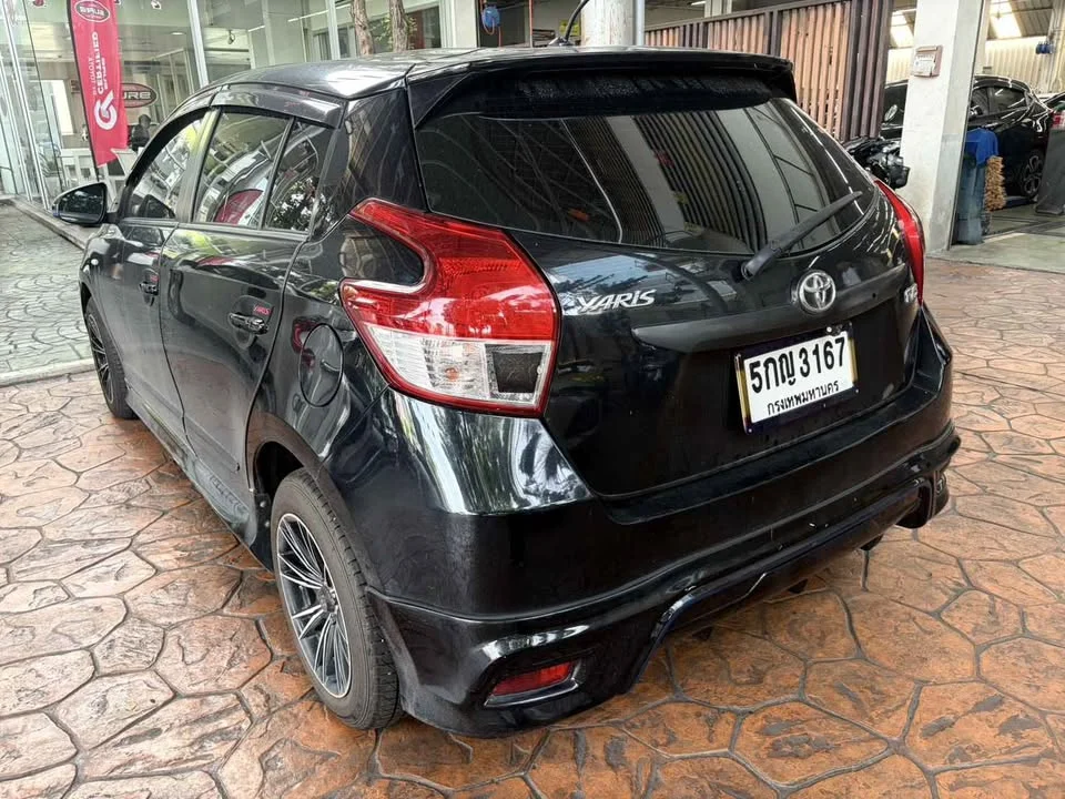 2015 Toyota Yaris III 2
