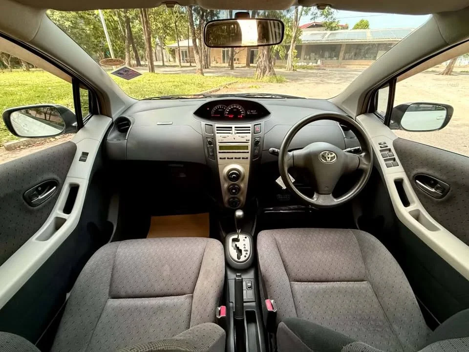 Toyota Yaris II 2