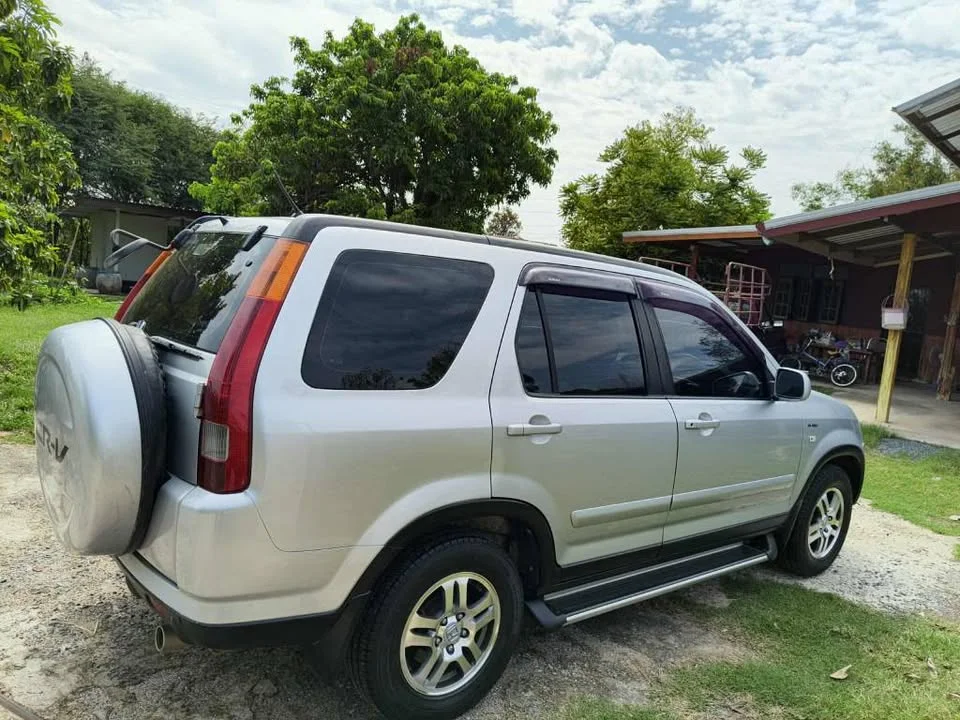 2004 Honda CR-V II 3