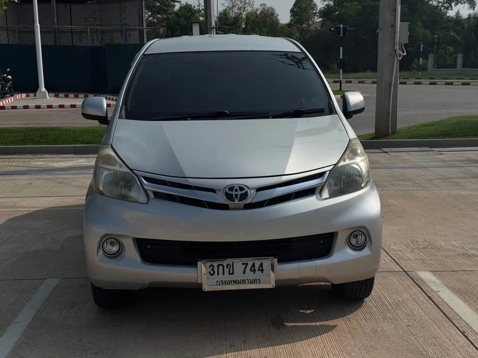 2013 Toyota Avanza II 2