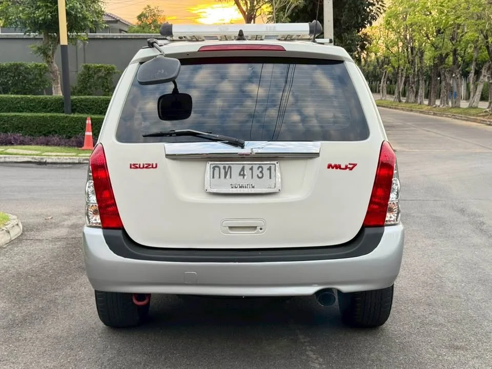 2006 Isuzu MU-7 2