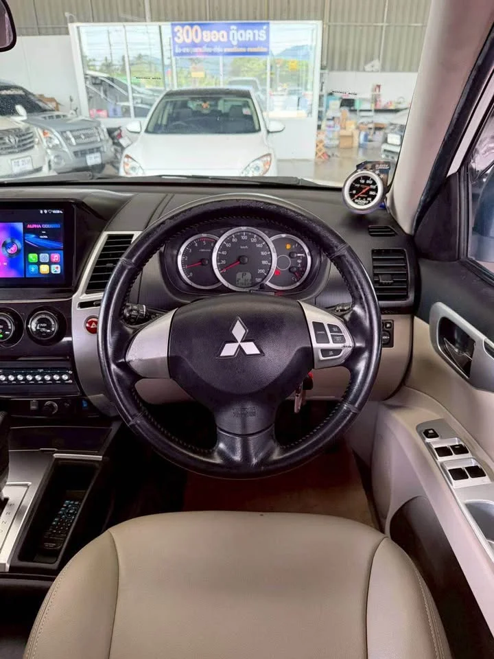 2010 Mitsubishi Pajero Sport II 2
