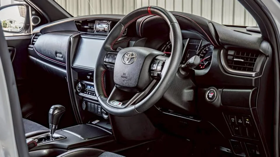 2024 Toyota Fortuner II 3